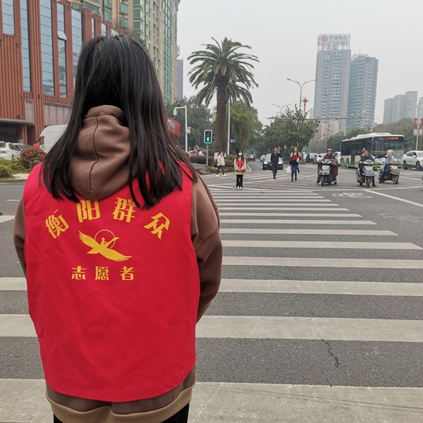 经贸系组织交通文明劝导志愿服务活动