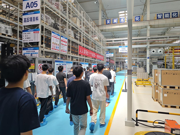 触摸“智造”学新知！衡阳技师学院新生以产业园参观赋能入学教育